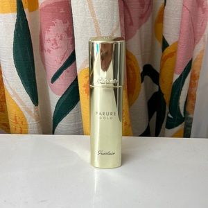Parure Gold Radiance Foundation SPF 30 (01 Beige Pale)